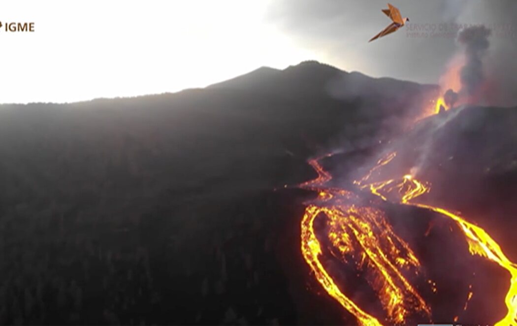 El volcán de La Palma se rearma de lava