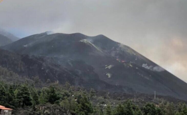 Primera noche sin signos visibles en el volcán de La Palma