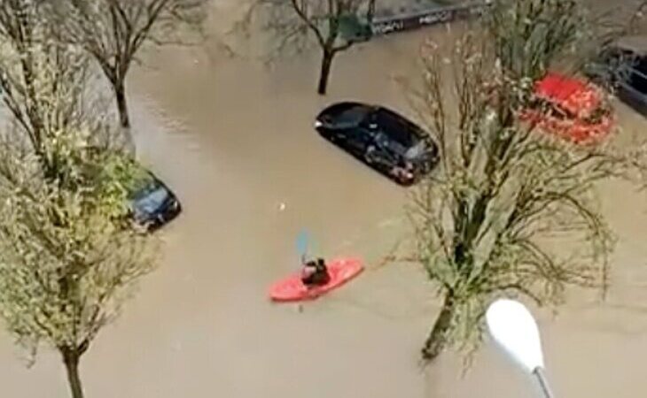 Desbordamientos de ríos, inundaciones y carreteras cortadas por el temporal en Navarra, País Vasco y Cantabria