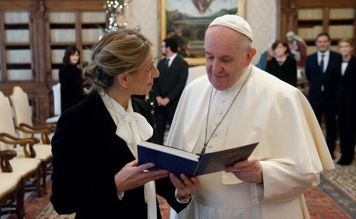 Yolanda Díaz se reúne con el Papa en el Vaticano: "Ha sido muy emocionante"