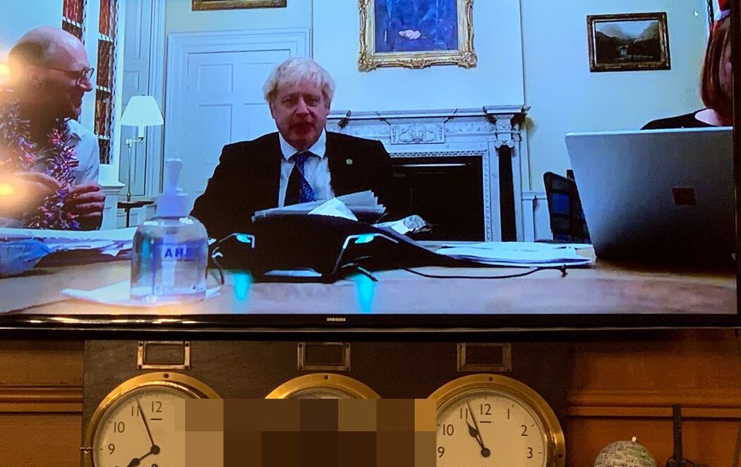 Filtran una foto de Boris Johnson saltándose las restricciones por Covid