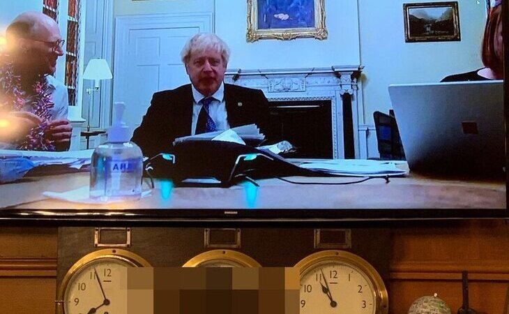 Filtran una foto de Boris Johnson saltándose las restricciones por Covid