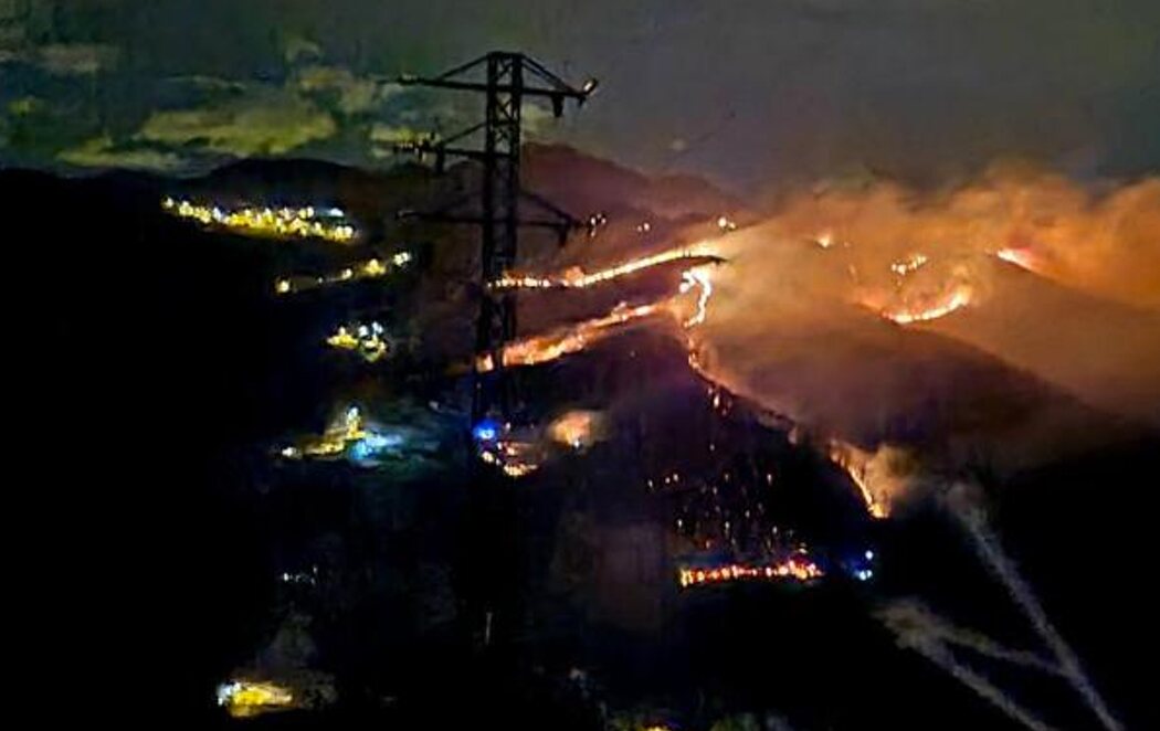 Medio centenar de incendios forestales asolan Asturias