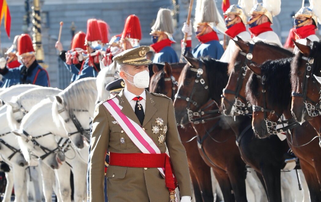 El rey Felipe honra a las víctimas de ETA y sus familias en la Pascua Militar: "Su altura moral nos guía a todos"