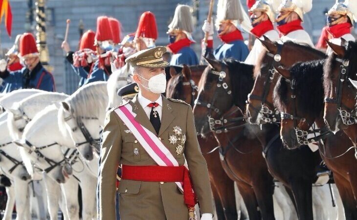 El rey Felipe honra a las víctimas de ETA y sus familias en la Pascua Militar: "Su altura moral nos guía a todos"
