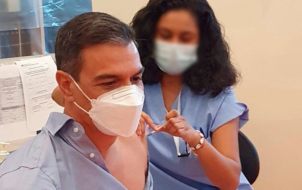 Pedro Sánchez recibe la tercera dosis de la vacuna contra la Covid-19