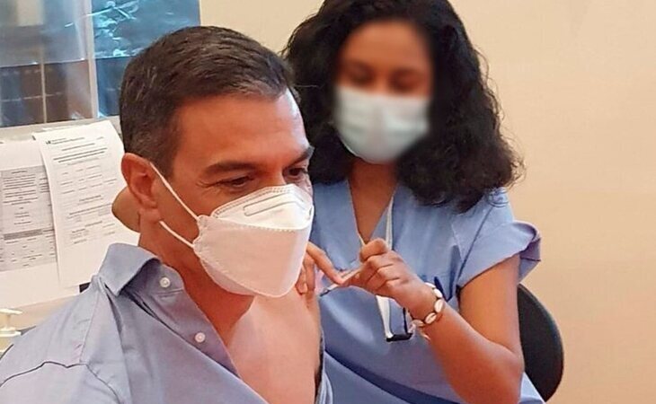 Pedro Sánchez recibe la tercera dosis de la vacuna contra la Covid-19