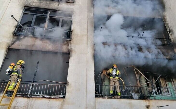 Un centenar de personas, sin poder volver a sus viviendas por el incendio de Solsona (Lleida)