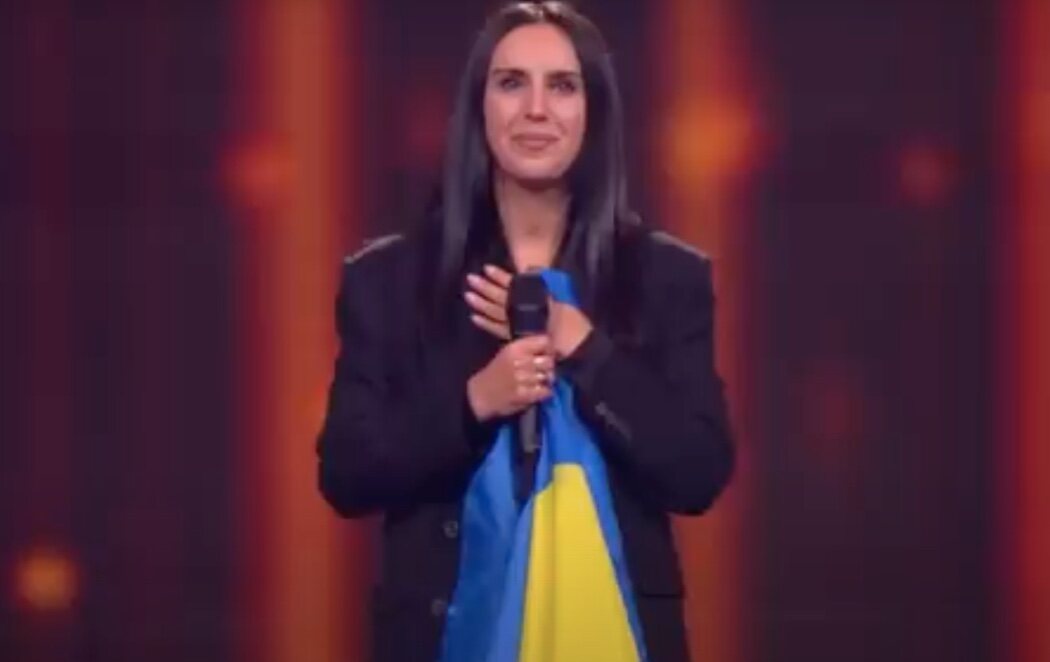 Jamala, ganadora de Eurovisión 2016, emociona al aparecer en la televisión alemana tras huir de Ucrania