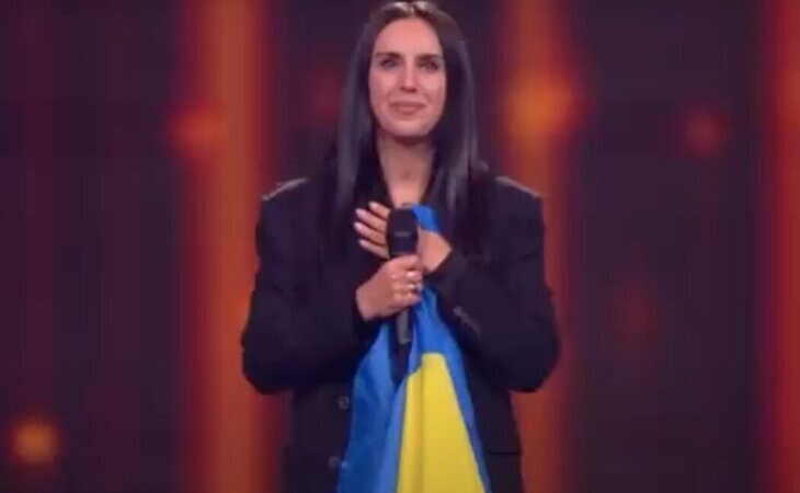 Jamala, ganadora de Eurovisión 2016, emociona al aparecer en la televisión alemana tras huir de Ucrania