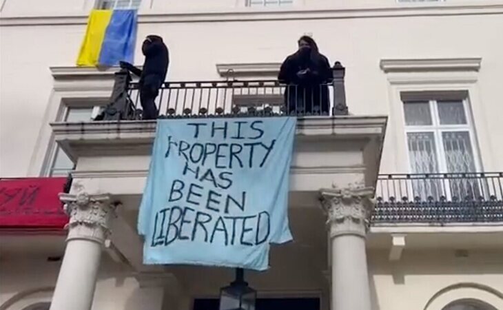 Un grupo de anarquistas okupa en Londres una mansión del oligarca ruso Oleg Dripaska