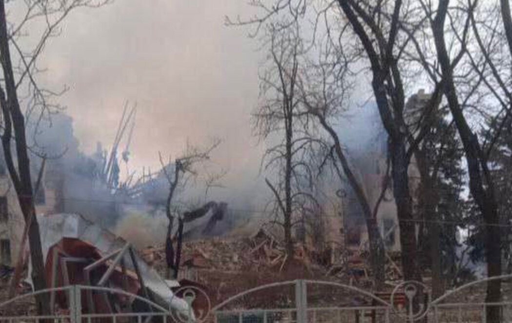 Rusia bombardea un teatro de Mariúpol donde se refugiaban miles de civiles
