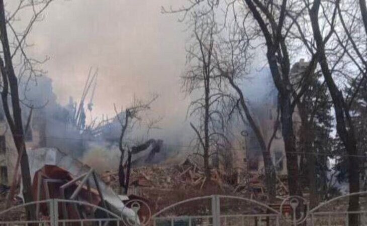 Rusia bombardea un teatro de Mariúpol donde se refugiaban miles de civiles