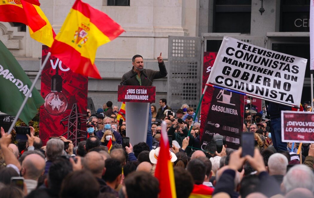 Abascal, en una concentración en Madrid: "No vamos a abandonar las calles hasta expulsar al Gobierno ilegítimo"