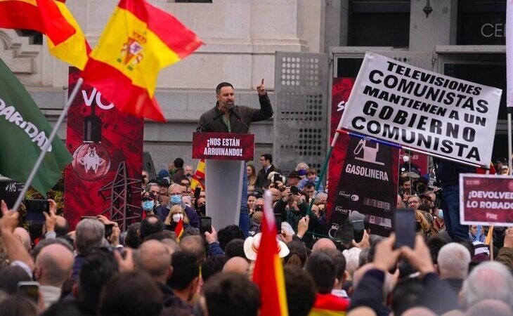 Abascal, en una concentración en Madrid: "No vamos a abandonar las calles hasta expulsar al Gobierno ilegítimo"