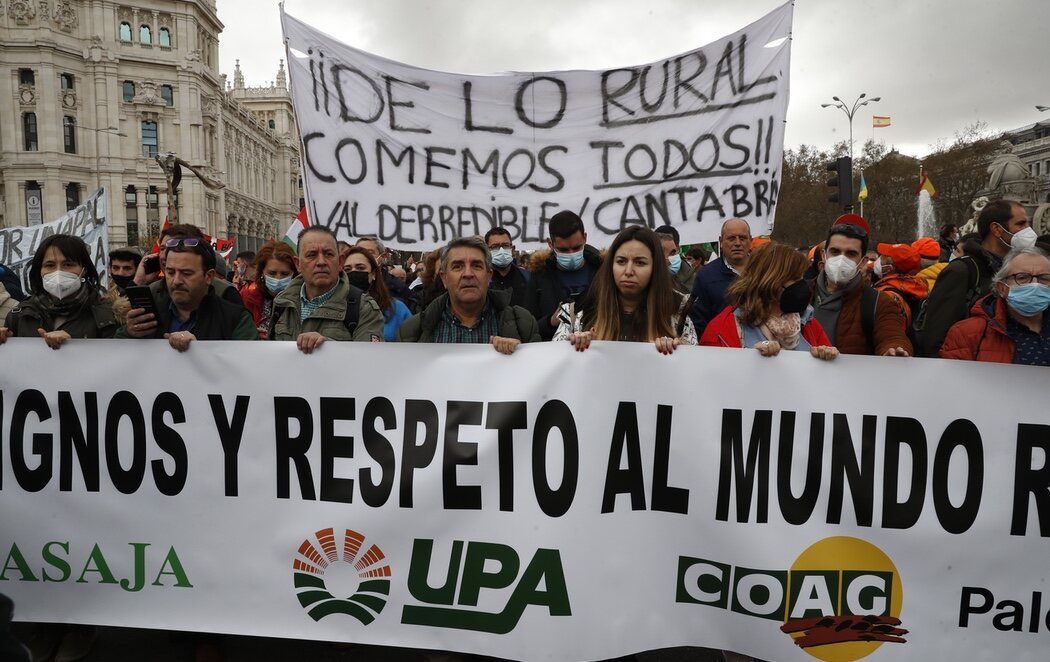 Masiva manifestación en Madrid en contra del abandono del mundo rural