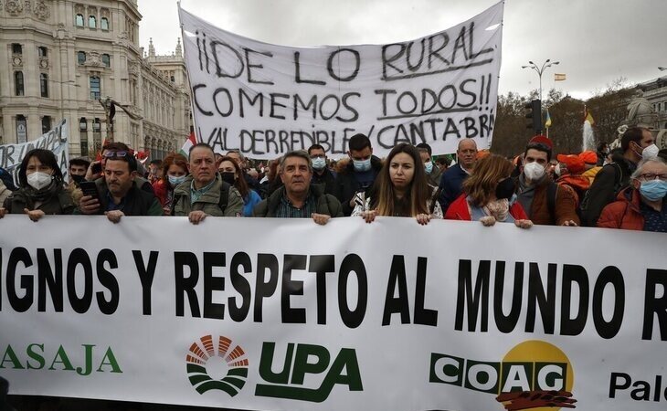 Masiva manifestación en Madrid en contra del abandono del mundo rural