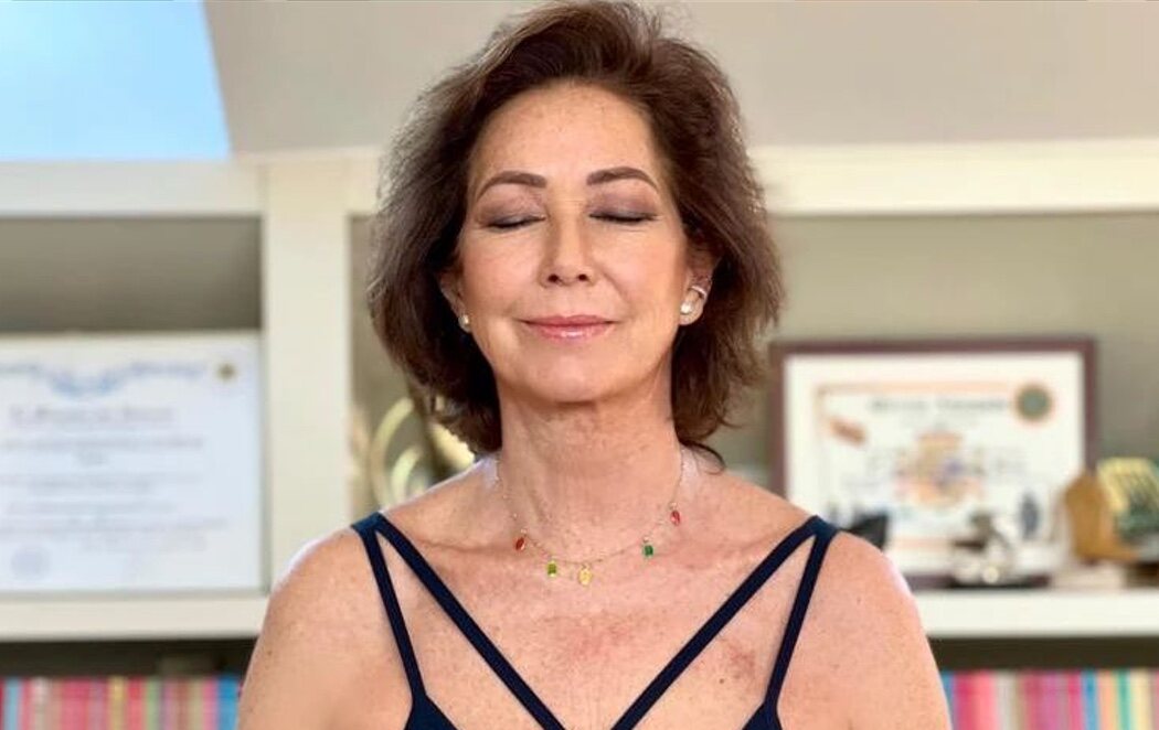 Ana Rosa Quintana reaparece en sus redes sociales practicando yoga