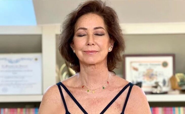 Ana Rosa Quintana reaparece en sus redes sociales practicando yoga