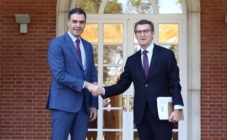 Primera reunión de Pedro Sánchez y Alberto Núñez Feijóo como nuevo presidente del PP