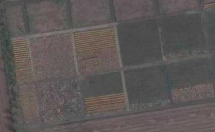 Una imagen de satélite de Jersón revela la aparición de 800 tumbas en la zona ocupada por Rusia
