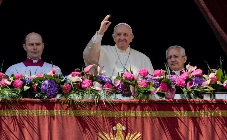 El Papa celebra la Misa del Domingo de Pascua: "Que se dejen de hacer demostraciones de fuerza mientras la gente sufre"
