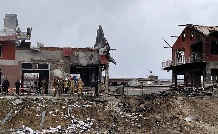 Al menos siete muertos en un ataque con misiles en Lviv, a 70 kilómetros de la frontera con Polonia