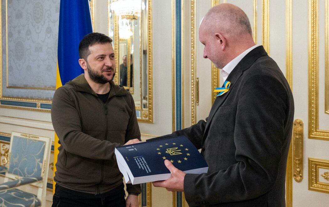 Zelenski entrega el cuestionario para que Ucrania reciba el estatus de candidato a la UE