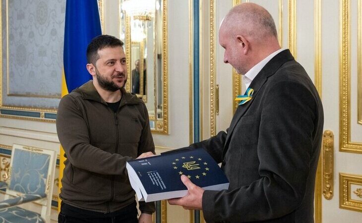 Zelenski entrega el cuestionario para que Ucrania reciba el estatus de candidato a la UE
