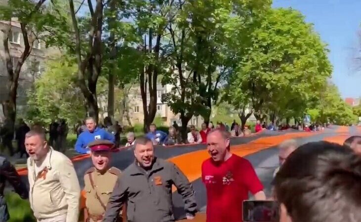 Rusia organiza un desfile en Mariúpol con motivo del Día de la Victoria