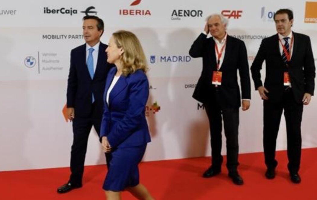 Nadia Calviño cumple su promesa y rechaza posar en el photocall de un foro al ser la única mujer