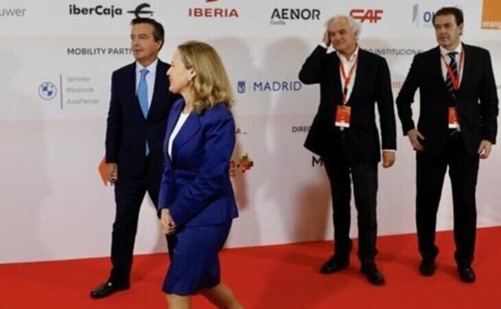 Nadia Calviño cumple su promesa y rechaza posar en el photocall de un foro al ser la única mujer