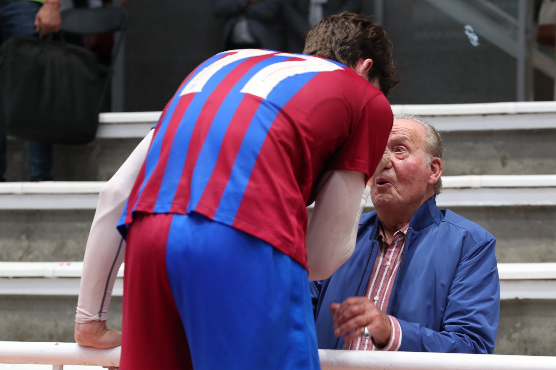El emérito rey Juan Carlos va a ver a su nieto Pablo Urdangarin a un partido de balonmano