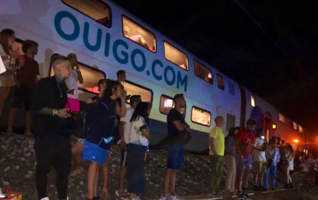 Una avería en un tren Ouigo deja tirados a 1.000 pasajeros más de tres horas de madrugada
