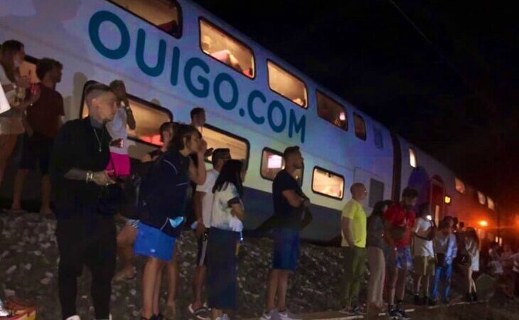 Una avería en un tren Ouigo deja tirados a 1.000 pasajeros más de tres horas de madrugada