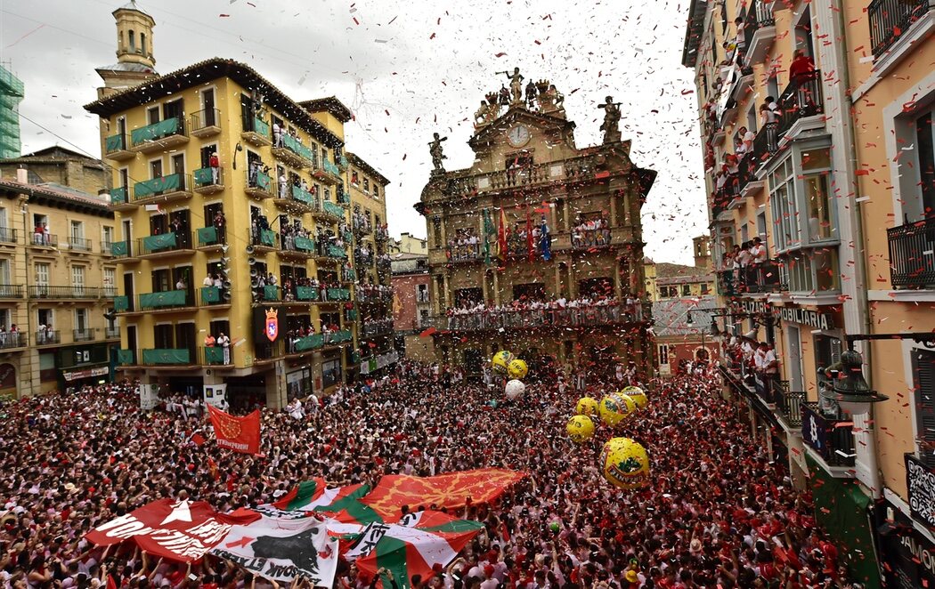 Vuelven los Sanfermines tras dos años de pandemia con un chupinazo dedicado a los sanitarios y enfermos de ELA