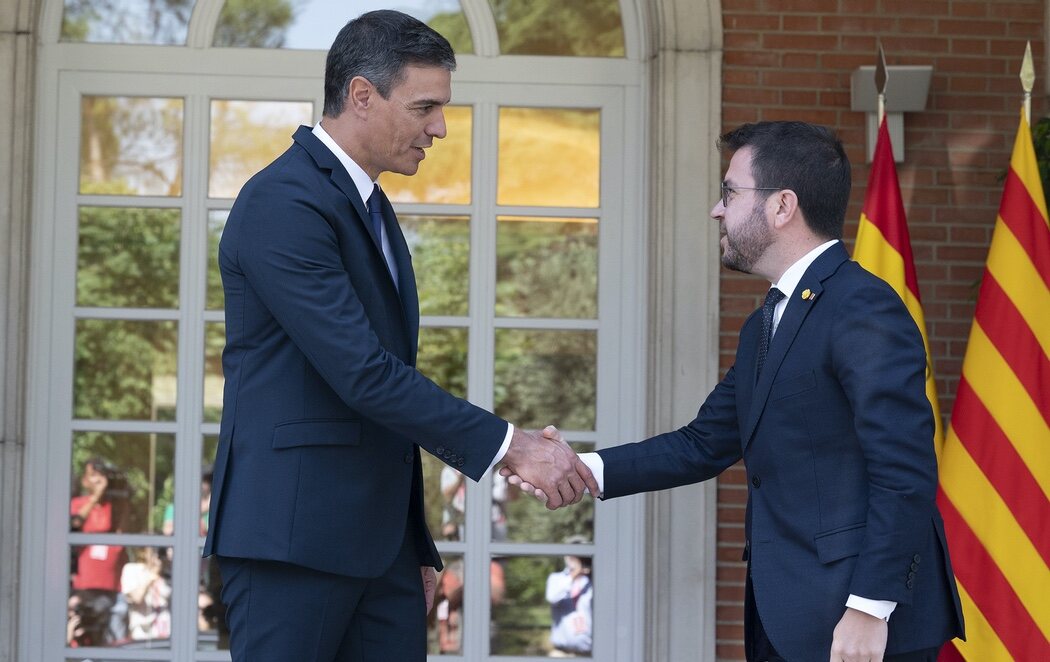 Sánchez recibe a Aragonès en La Moncloa y ambos aparcan las diferencias tras Pegasus