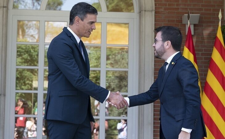 Sánchez recibe a Aragonès en La Moncloa y ambos aparcan las diferencias tras Pegasus