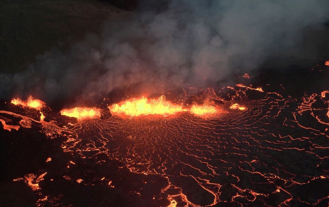 El volcán Fagradalsfjall de Islandia entra en erupción