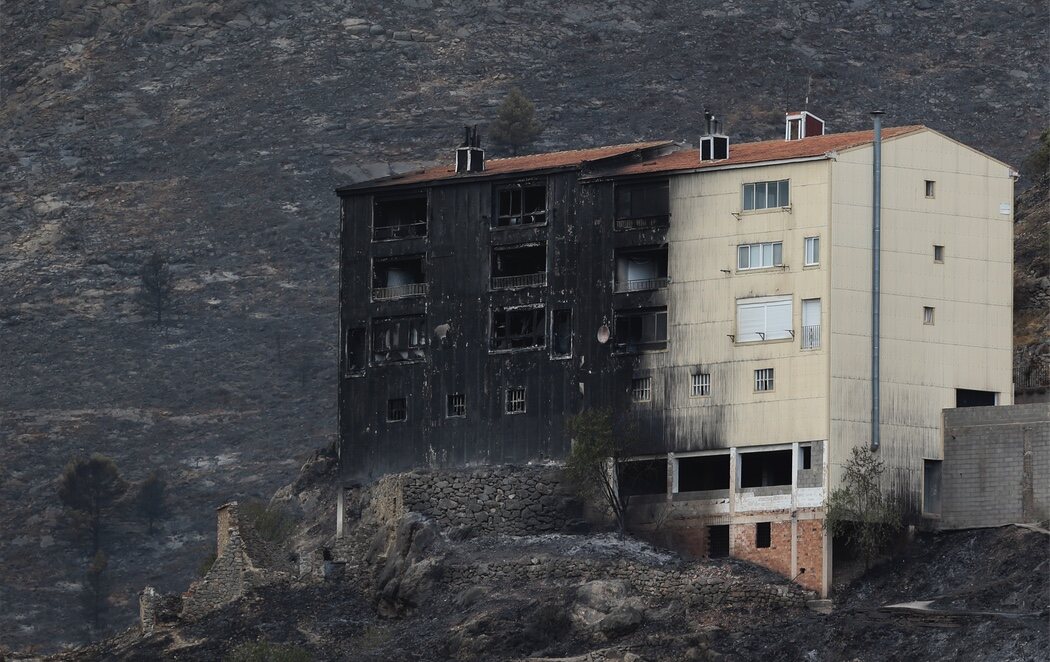 El devastador incendio en Bejís deja más de 13.000 hectáreas calcinadas y una decena de heridos