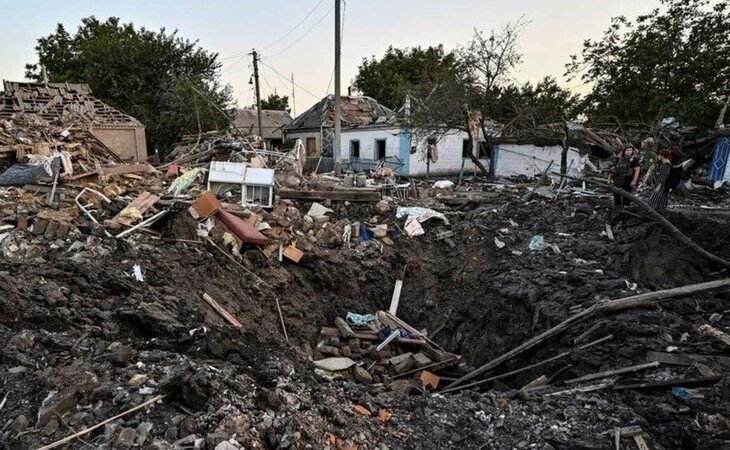 22 muertos y 40 heridos en un ataque de Rusia a una estación de tren de Ucrania en el día de la independencia