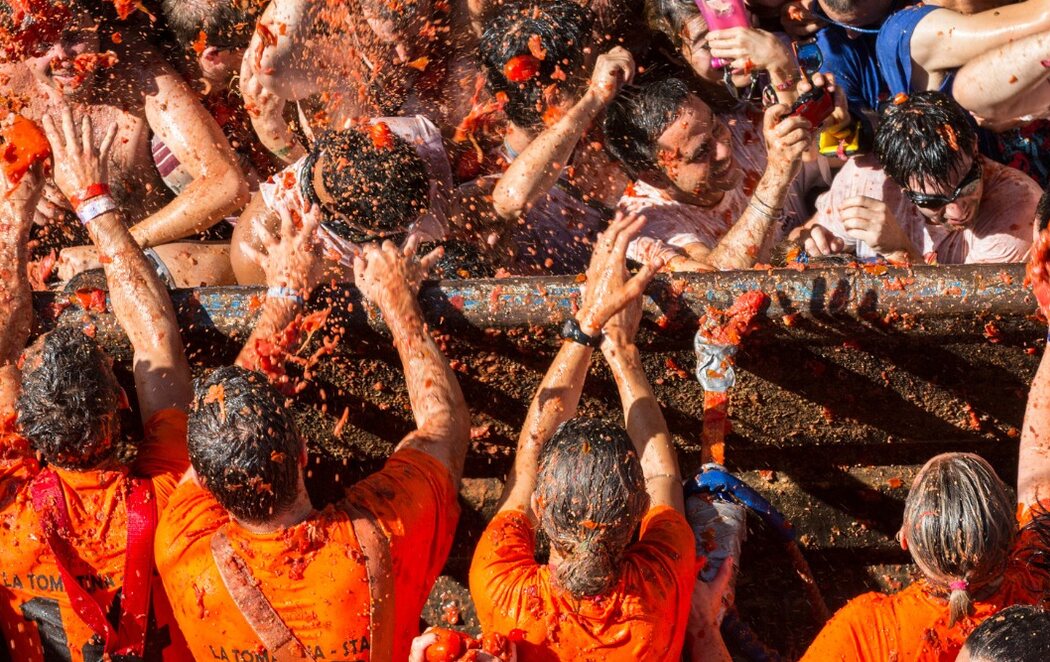 La Tomatina vuelve a Buñol con 130 toneladas de tomate tras dos años de espera