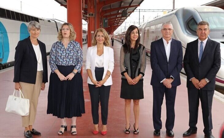 Adif escenifica la liberalización del transporte ferroviario en España en Chamartín