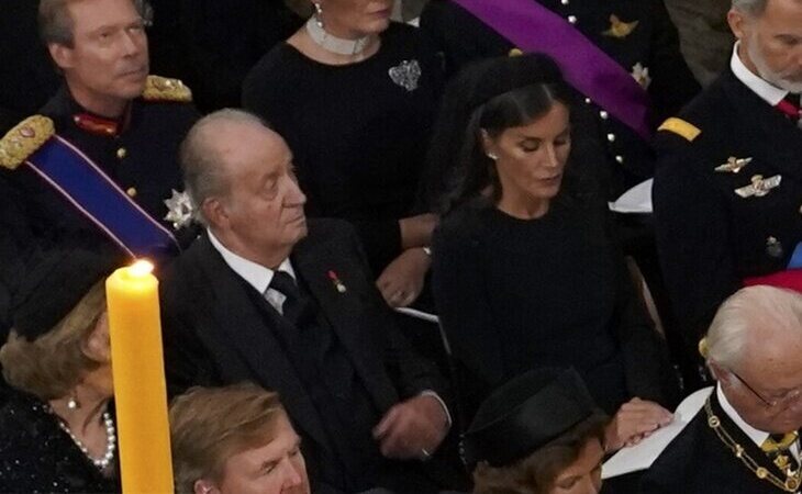 Los reyes, sentados junto a Juan Carlos I y Sofía en el funeral de Estado de Isabel II en Westminster