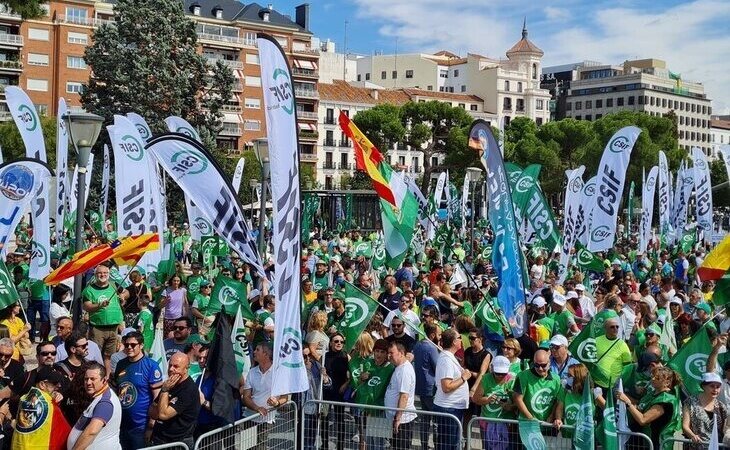 Los funcionarios se manifiestan en Madrid por una "subida salarial justa"