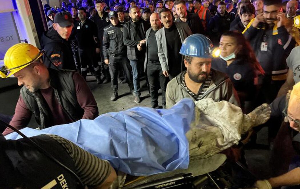 Una explosión en una mina de carbón mata a 40 trabajadores en Turquía