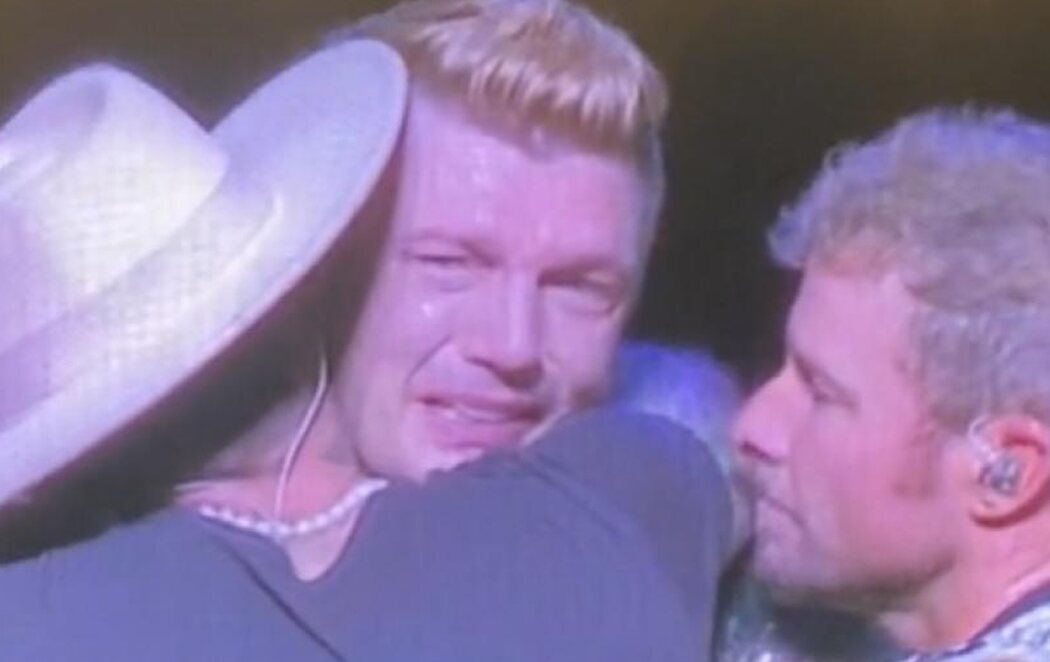 Los Backstreet Boys homenajean a Aaron Carter en Londres con un Nick Carter que no puede evitar las lágrimas