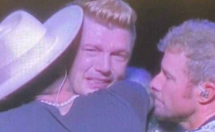 Los Backstreet Boys homenajean a Aaron Carter en Londres con un Nick Carter que no puede evitar las lágrimas