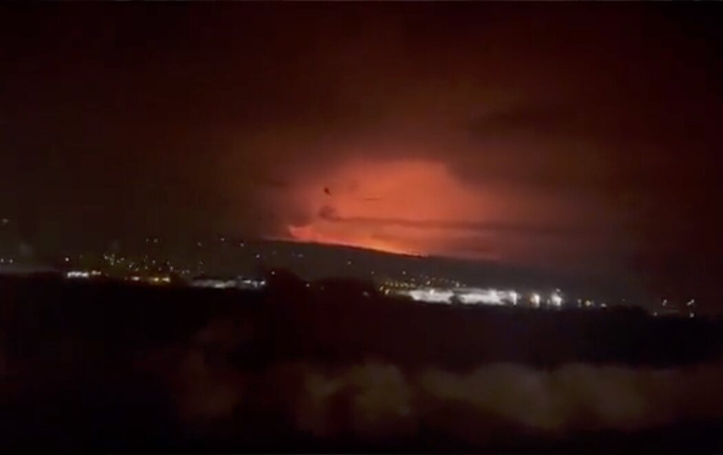 El volcán más grande del mundo, Mauna Loa, en Hawái, entra en erupción
