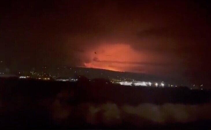 El volcán más grande del mundo, Mauna Loa, en Hawái, entra en erupción